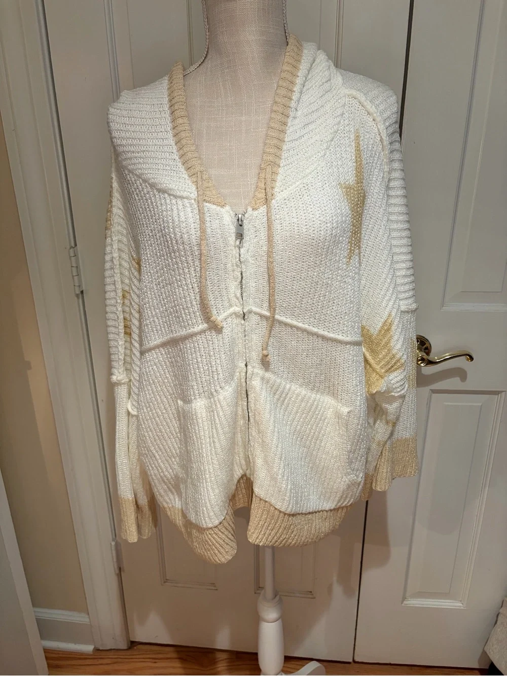 POL Cream & White Knit Open-Front Star Cardigan Sweater. Size L. NWOT